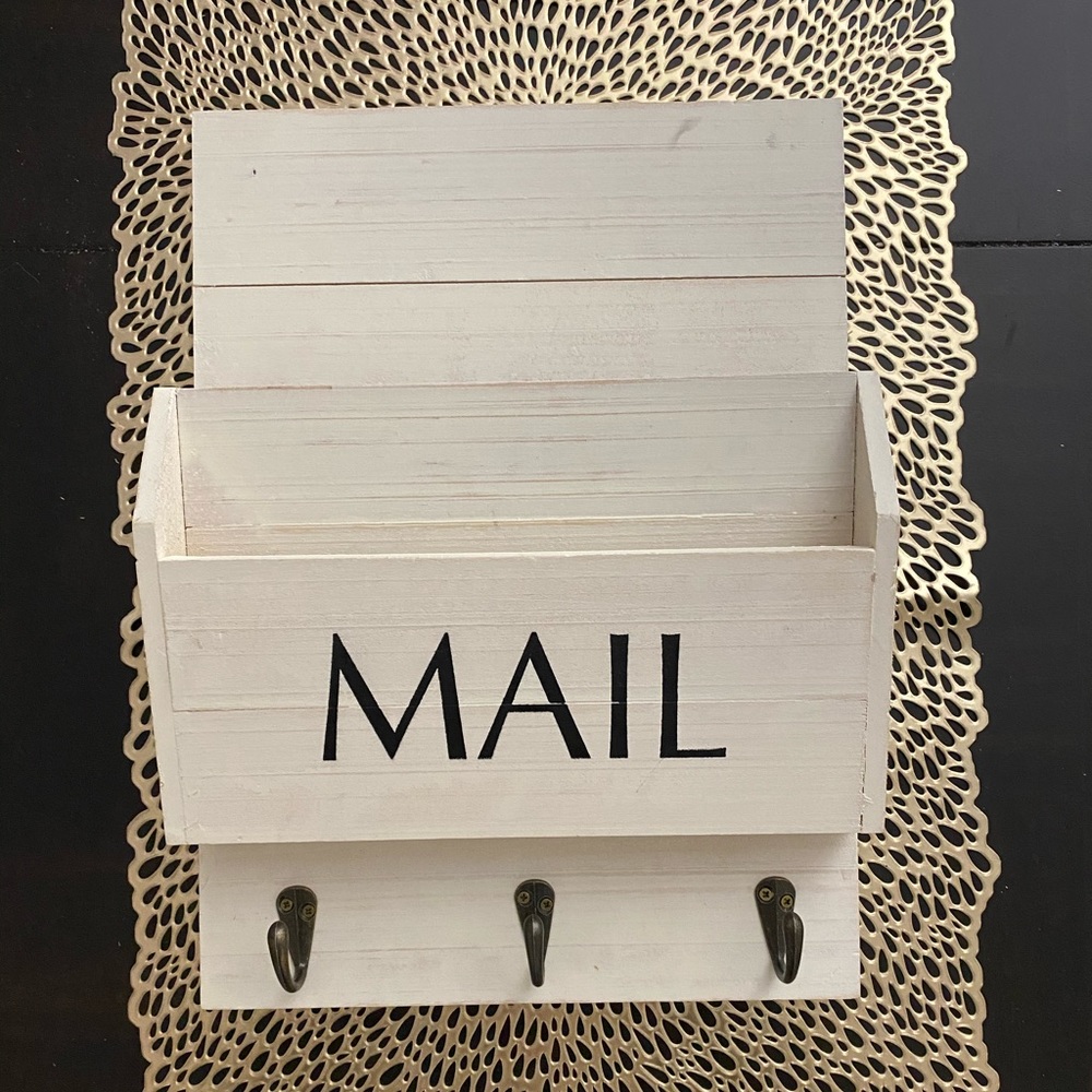 Key and Mail Holder